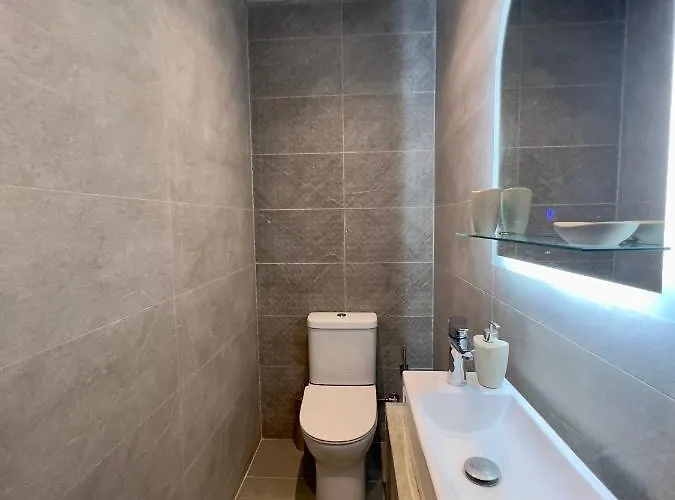 Live The Local Life , Old Town بلدة كوس