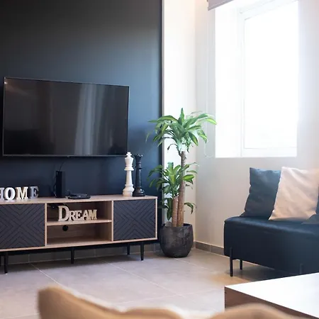 Live The Local Life , Old Town Apartament *