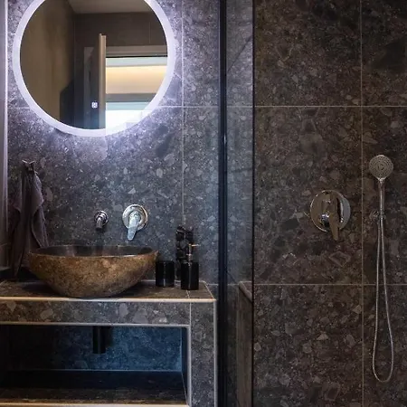 Live The Local Life , Old Town Apartment Kos Town